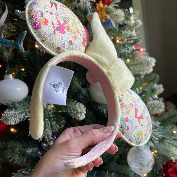 Minnie Ears Reigning Rabbits - Picture 4 of 7